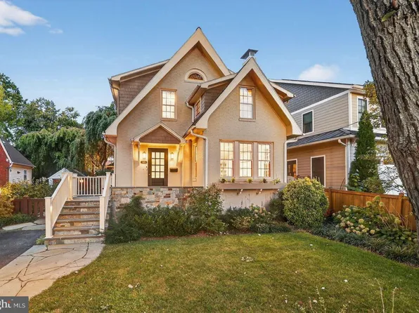 2515 N Jefferson St, Arlington, VA 22207