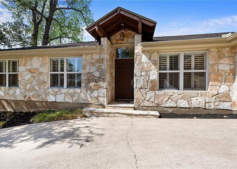 1st image of 9902 Winding Oak Cir