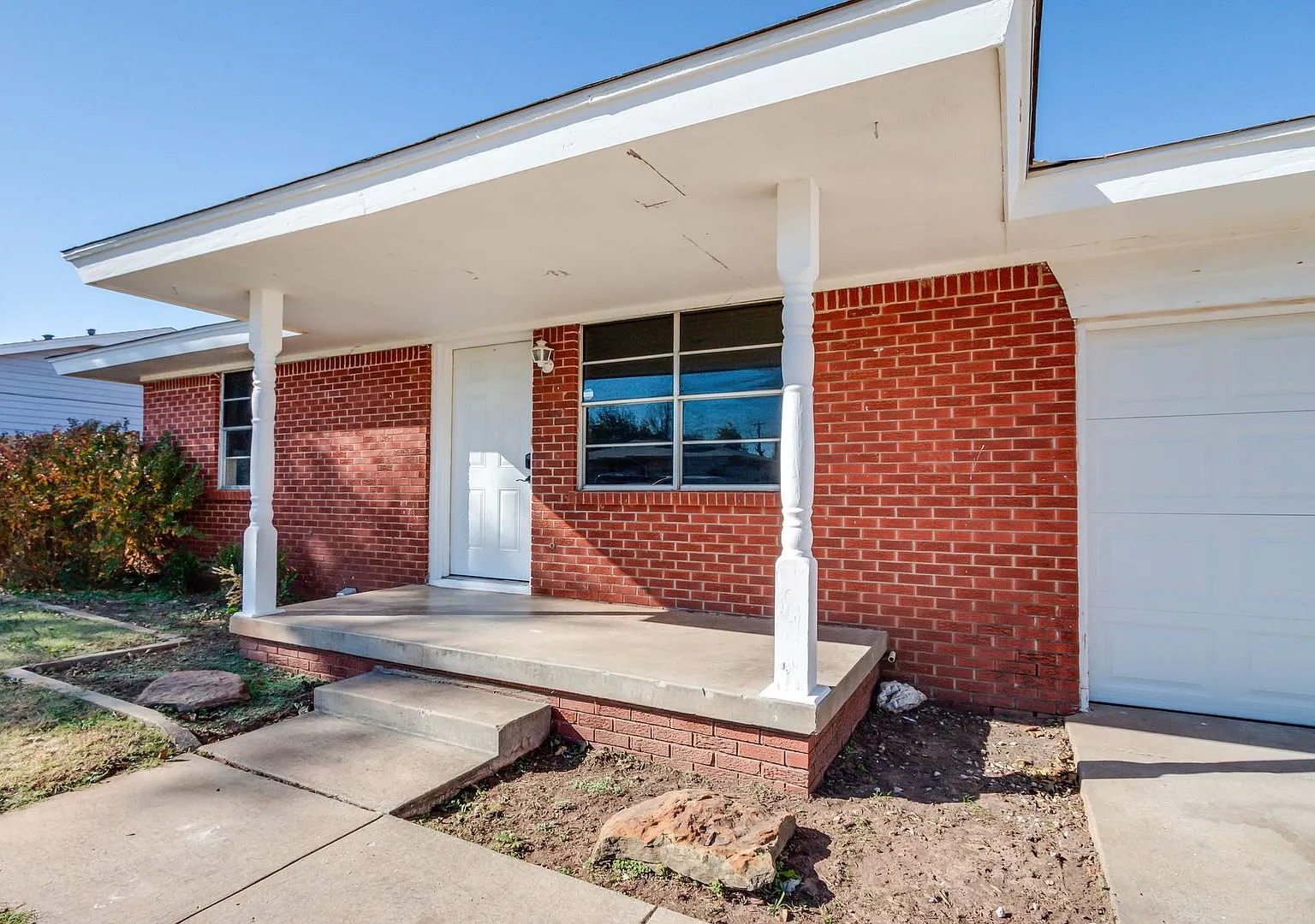 Three bed/one bath home backs up to Chisholm Trail Park — Photo 1