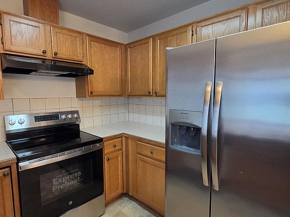 3rd image of 1100 Burnett Dr Unit 261