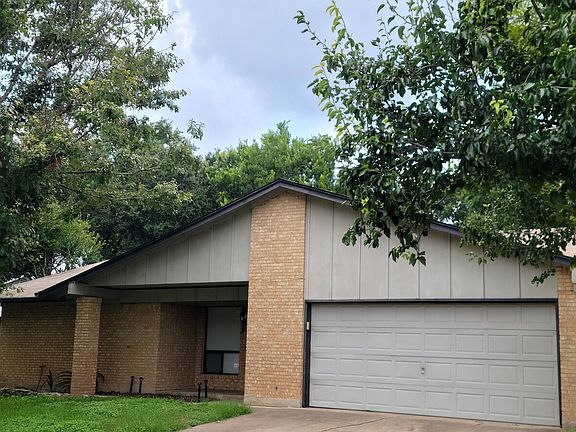 2nd image of 1421 S Meadows Dr