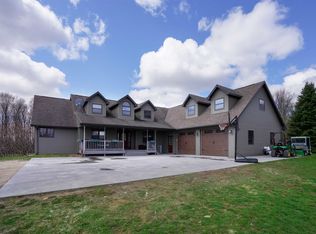 N2243 High Ridge Ln, New London, WI 54961