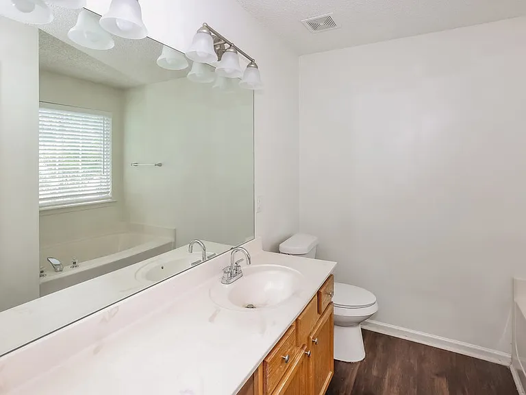 3913 Edgeview Dr — Photo 11