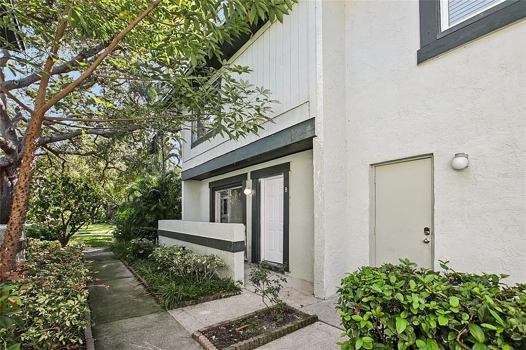2 bed, 2.0 bath, 853 sqft, $1,900 — Photo 3
