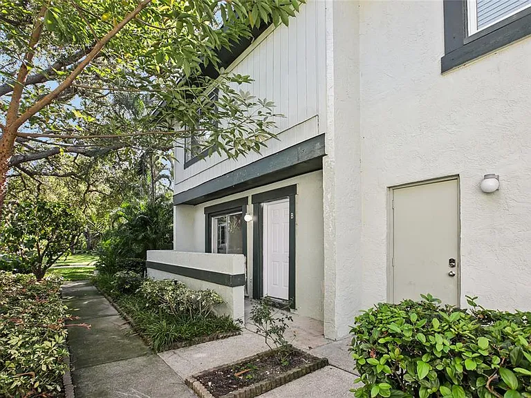 2906 Lichen Ln #B — Photo 3