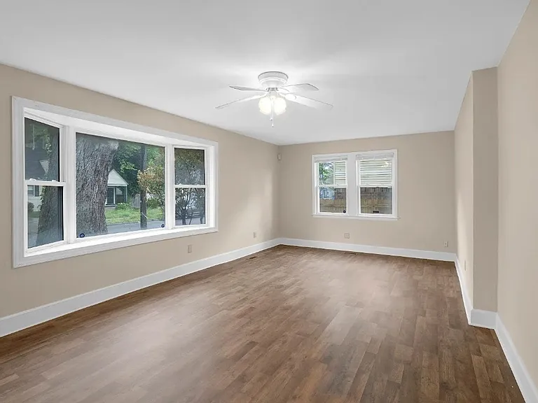 6261 Alexander St — Photo 5