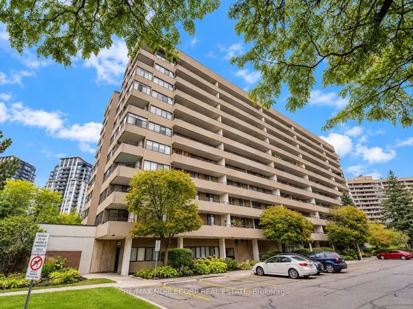1320 Mississauga Valley Blvd #405, Mississauga, ON L5A 3S9