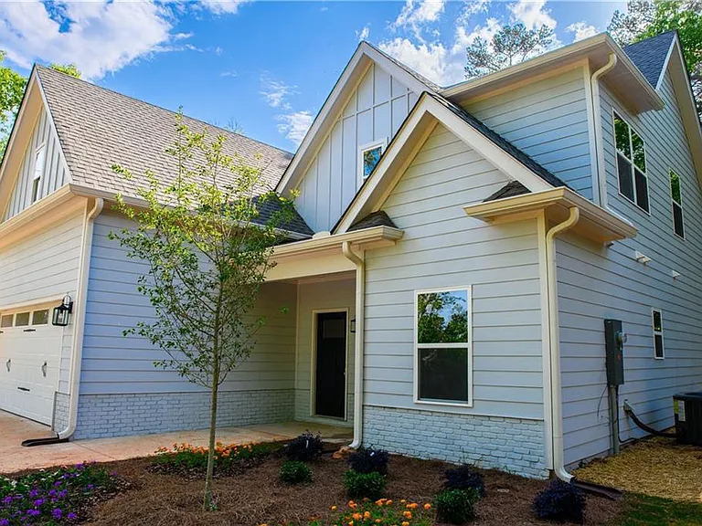 782 Crooked Creek Dr — Photo 2