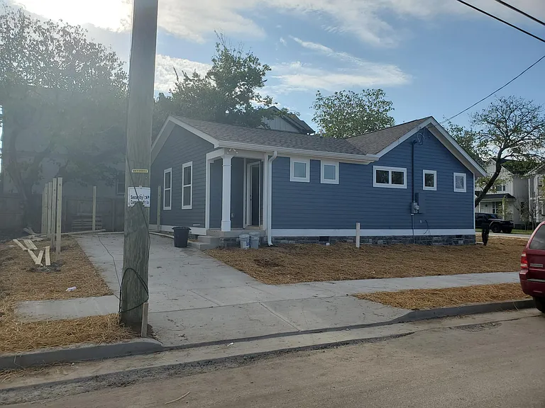 6018 California Ave — Photo 2