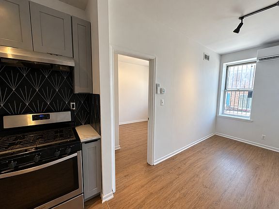 4th image of 2509 Avenue U #2R