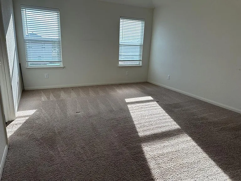 225 Allington Cir — Photo 10