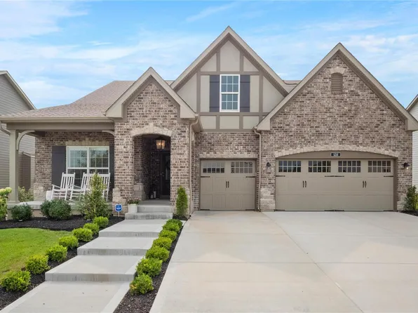 1211 Fienup Lake Dr, Chesterfield, MO 63005