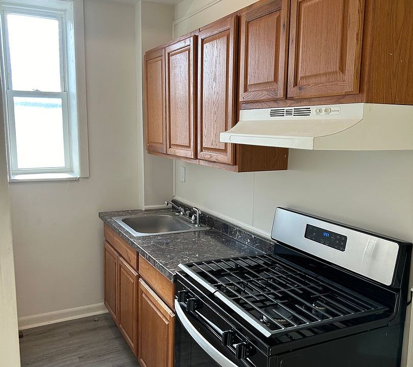 1st image of 336 Monmouth St APT 2