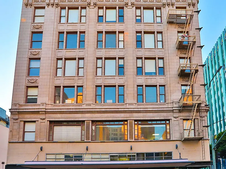 901 S Broadway — Photo 17