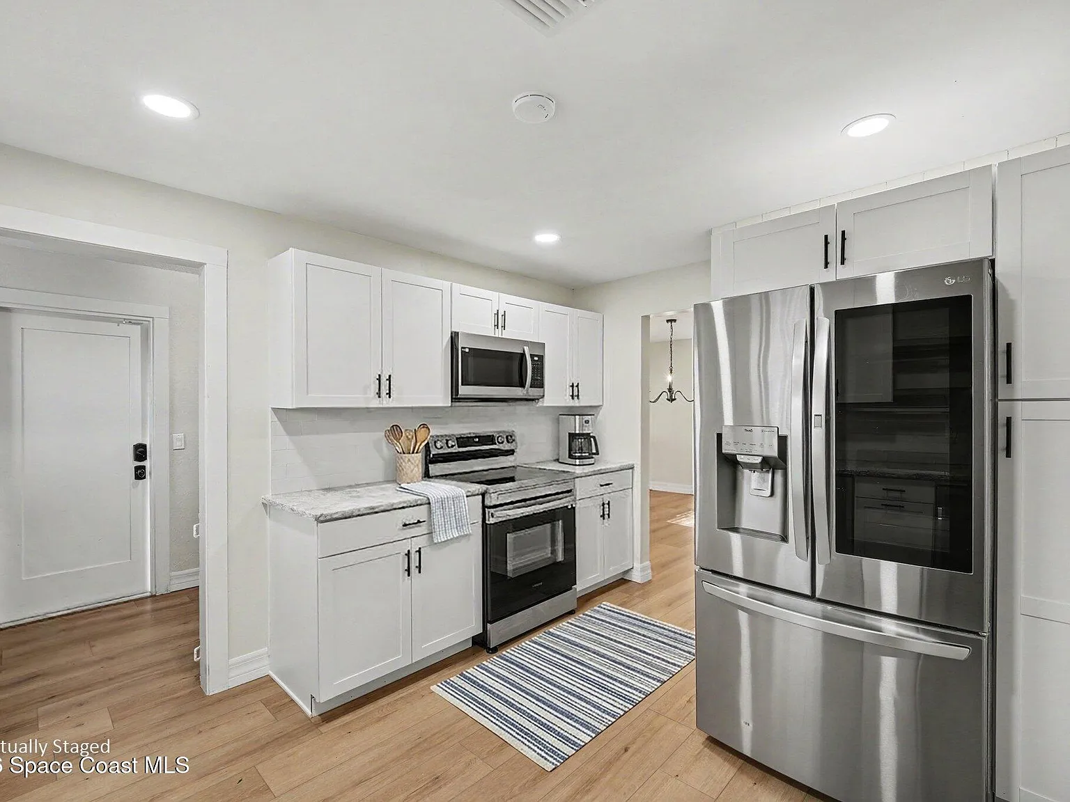 4 bed, 2.0 bath, 1902 sqft, $2,900 — Photo 3