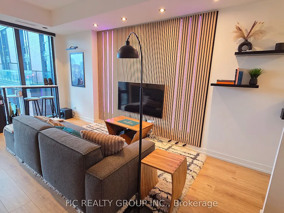 35 Parliament St #829