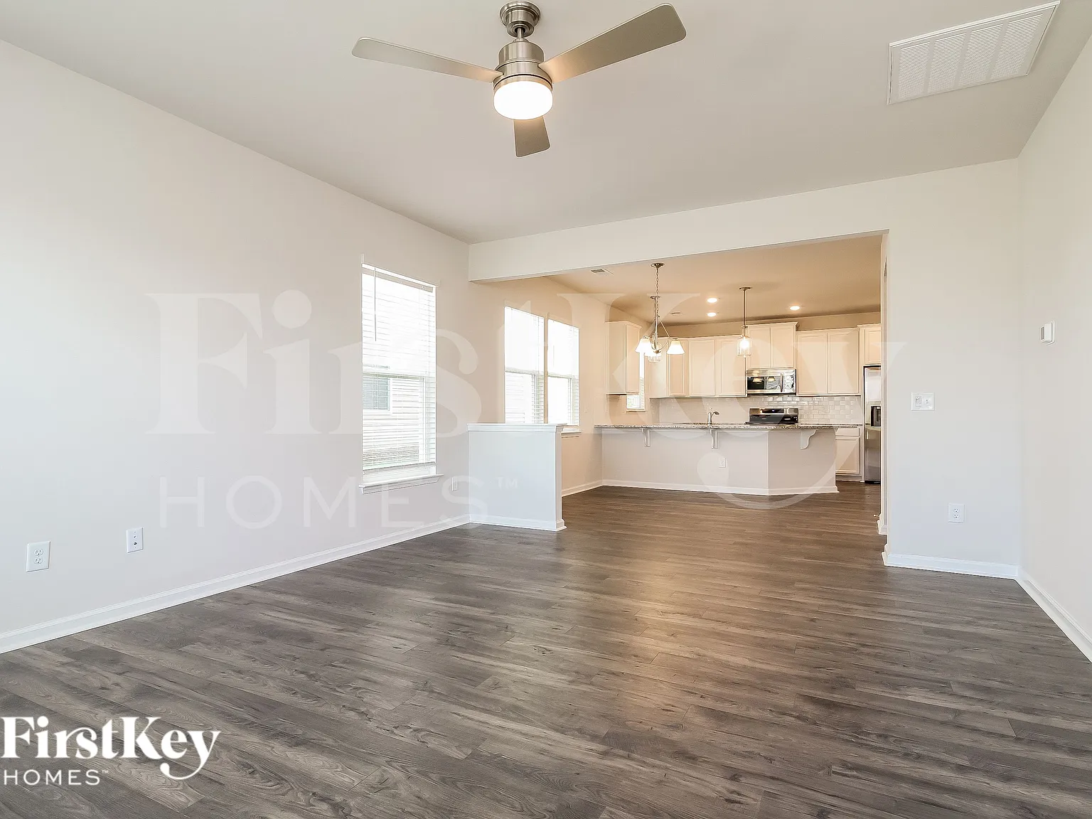 4 bed, 3.5 bath, 2376 sqft, $2,270 — Photo 4