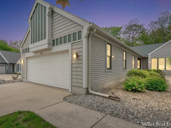 1516 Liberty Ln #20, Hastings, MI 49058