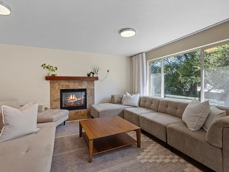 9306 N Mountain Ln — Photo 4