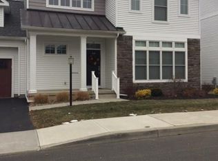 16 Sycamore Dr, Albany, NY 12205