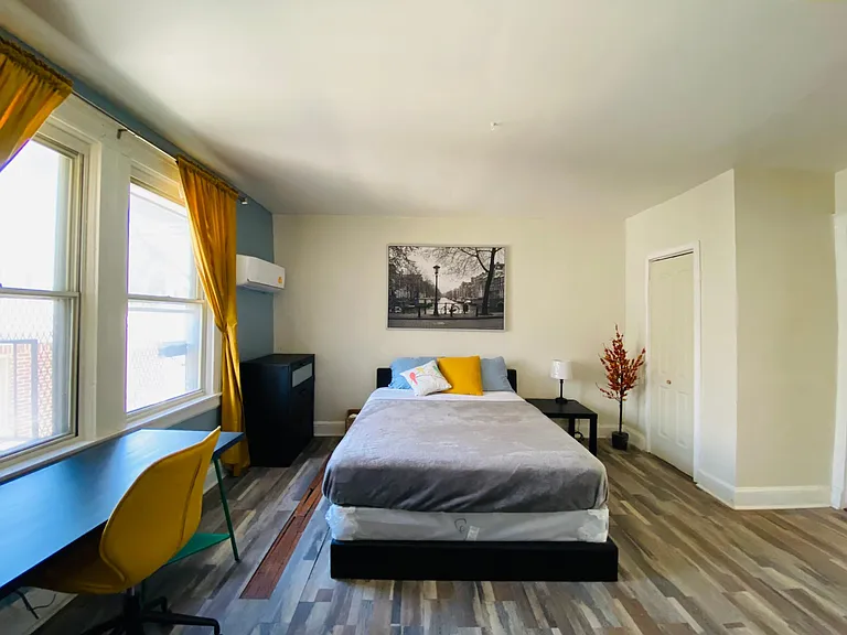 826 E 33rd St #1 — Photo 5
