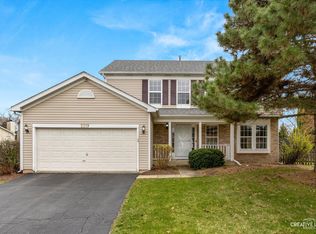 2219 Beaumont Ct, Aurora, IL 60502