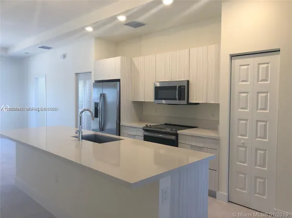 7825 NW 104th Ave APT 34, Doral, FL 33178