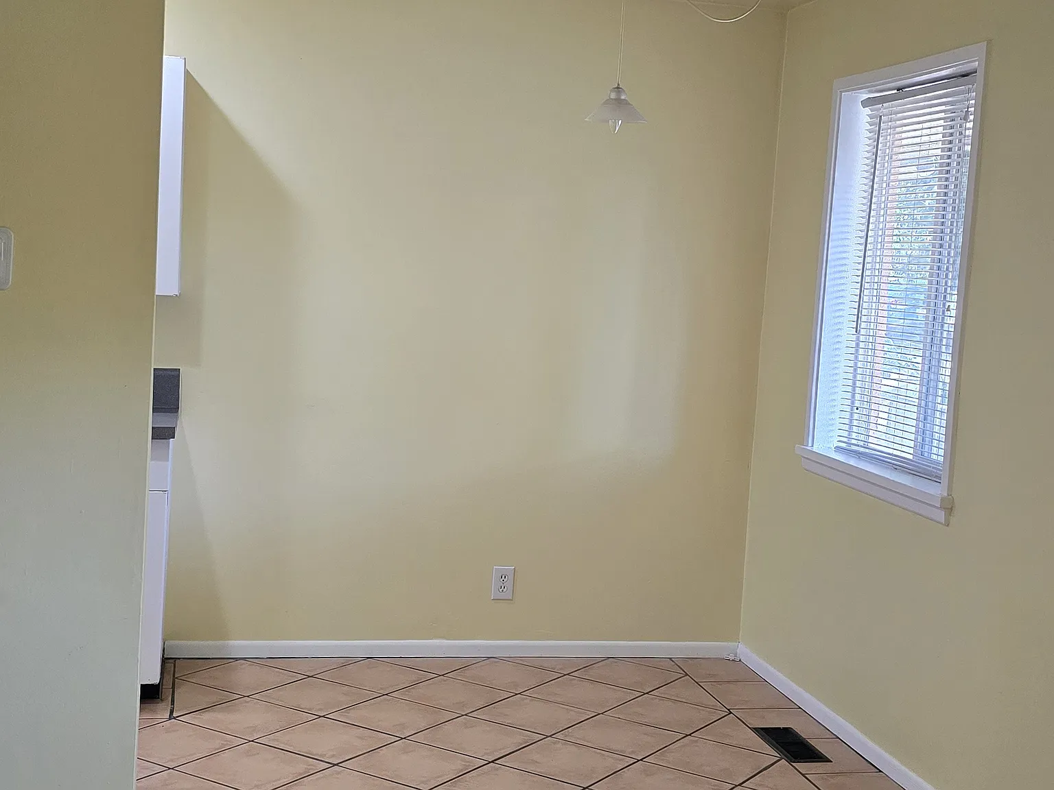1 bed, 700 sqft, $1,300 — Photo 4