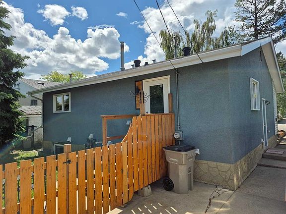 3rd image of 8525 W 95th St