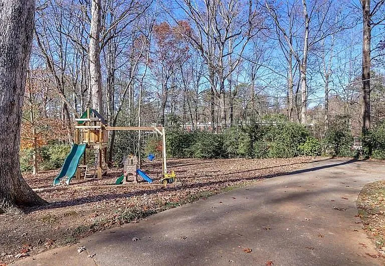 555 Greenland Rd — Photo 46
