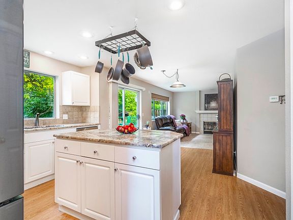 4th image of 1503 Amber Blvd
