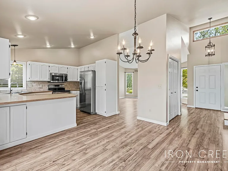 1544 E Falconrim Ct — Photo 10