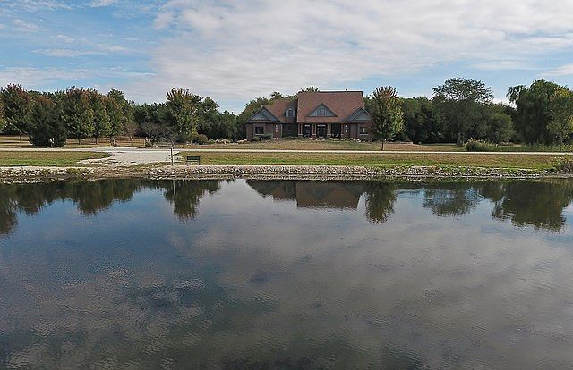 1st image of 2950 Hickory Ln