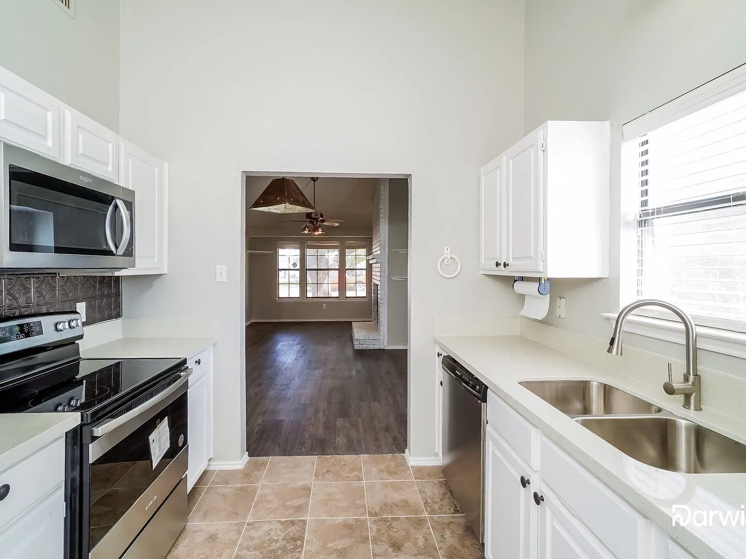 3 bed, 2.0 bath, 1549 sqft, $1,545 — Photo 3