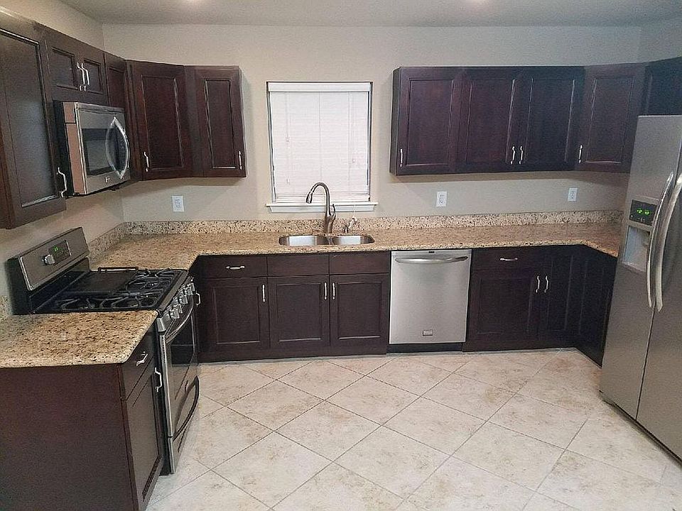 1st image of 621 Brown Ave