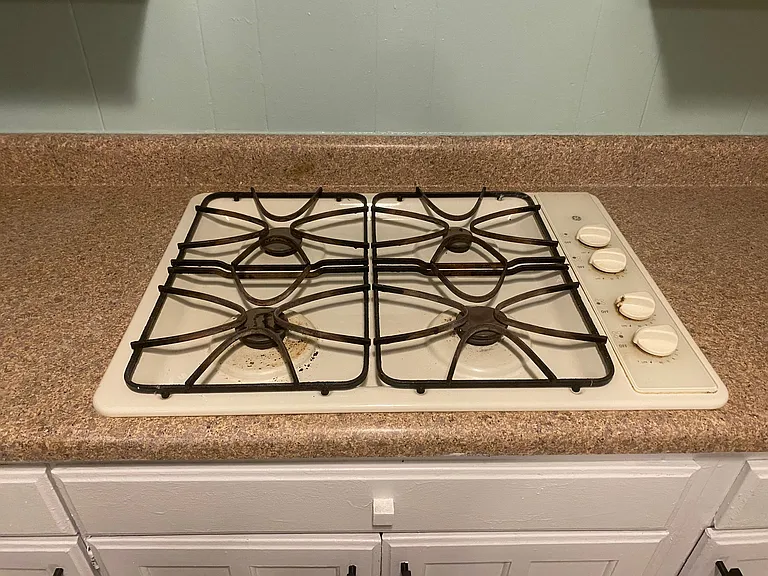 Gas stovetop comes with the home. No oven...if tenant wishes to have oven, then must provide their own. 220 plug available for installing your own stove/oven.