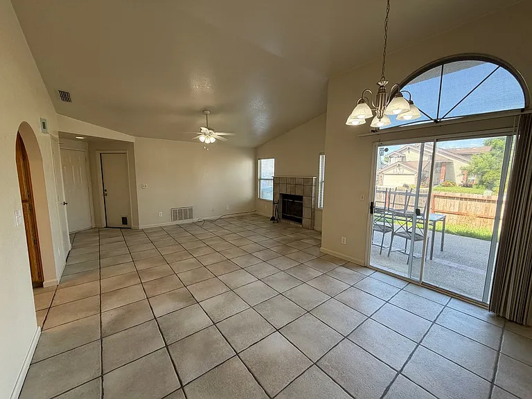 9201 Norseman Ct — Photo 5