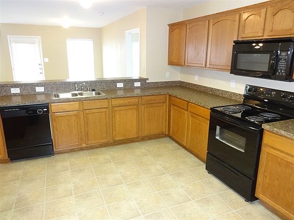 4th image of 2022 Lake Trail Dr