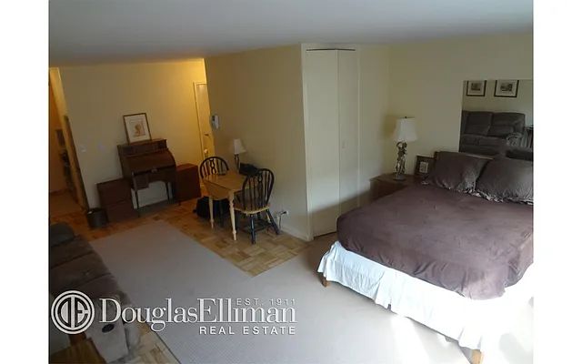Rented by Douglas Elliman | media 23