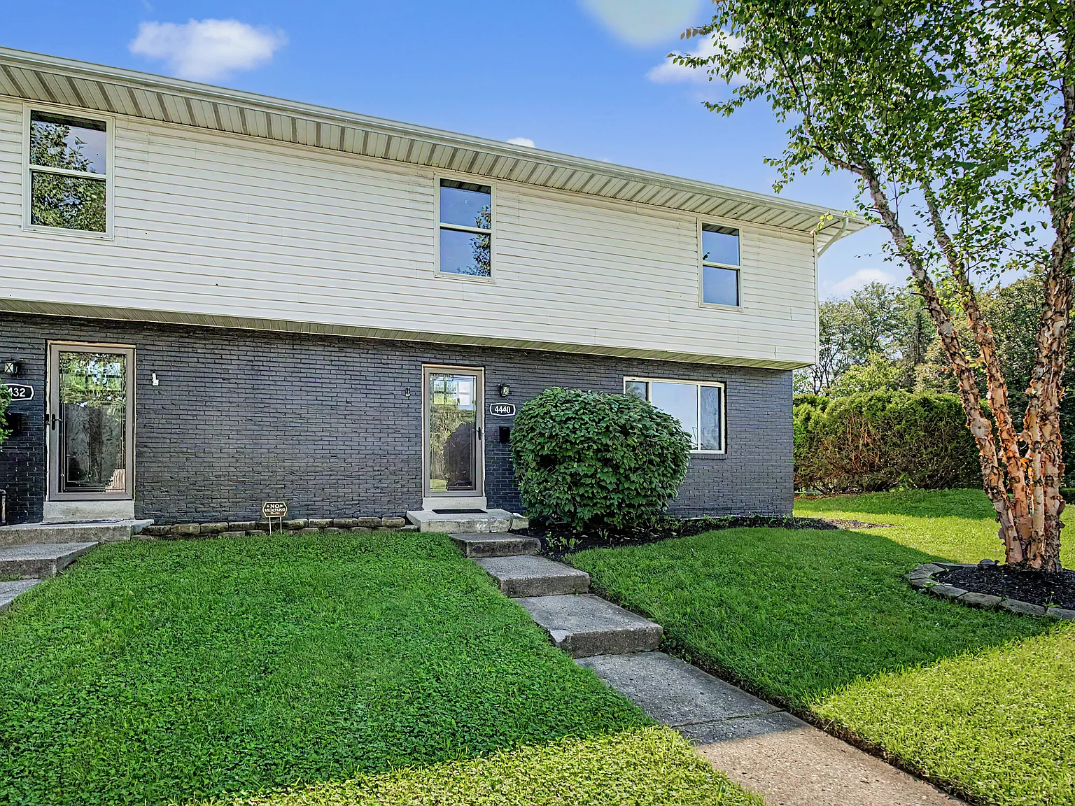 4 bed, 2.5 bath, 1727 sqft, $2,595 — Photo 2