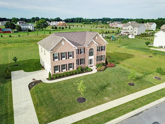 3rd image of 306 Price Dr