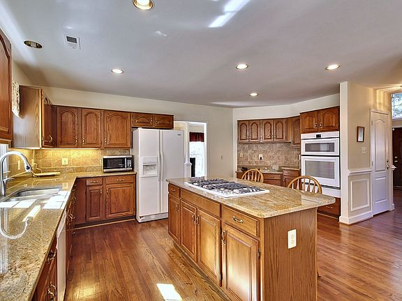 5th image of 17501 Applewood Ln