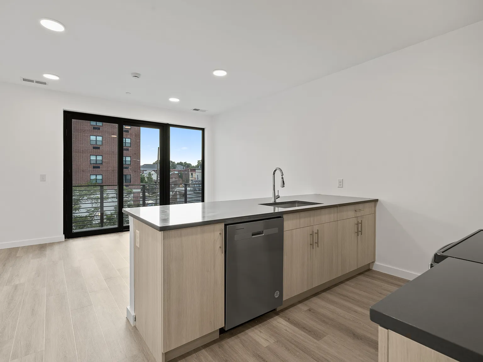 Studio, 500 sqft, $1,875 — Photo 1