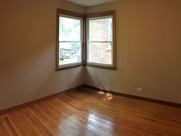 4th image of 14306 S Clark St