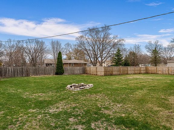 4th image of 1424 Nelson Dr