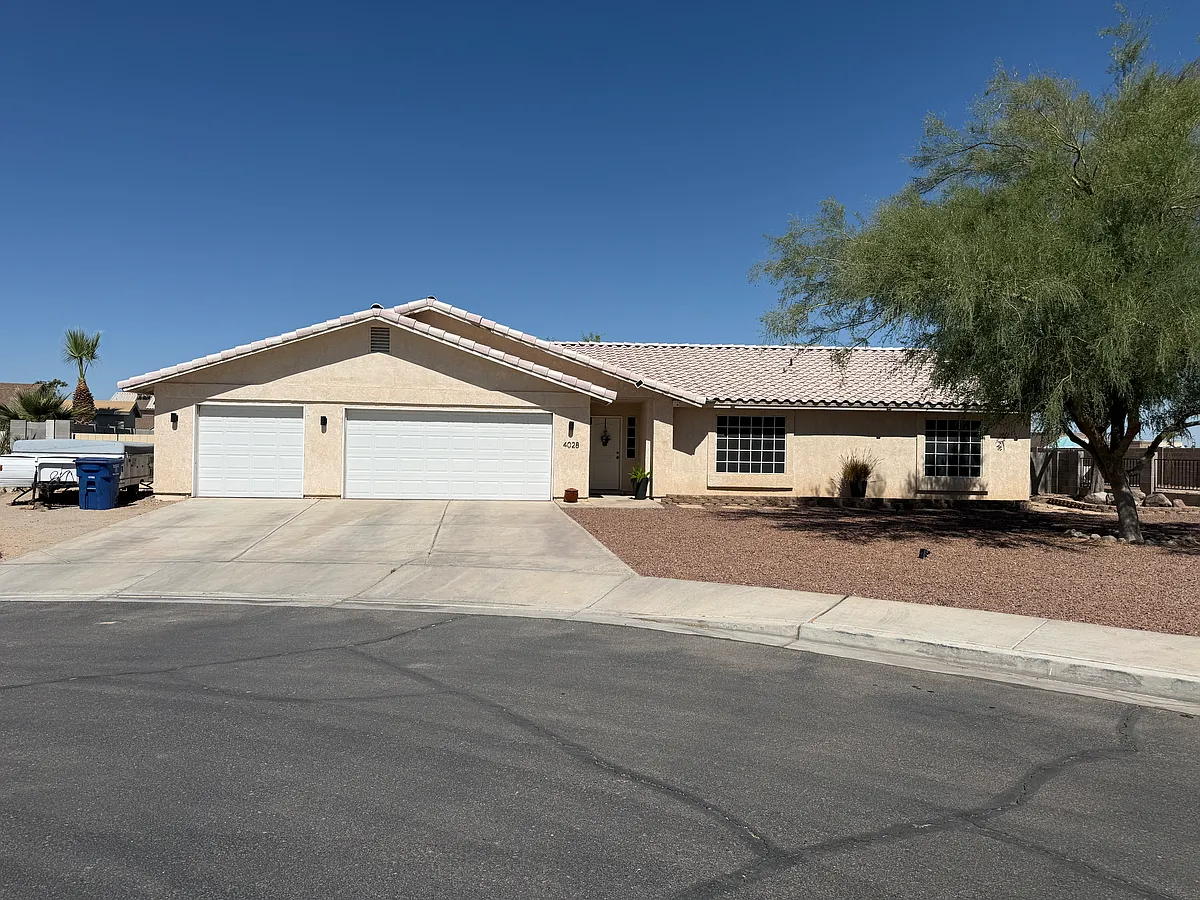 Building Photo - 4028 S Sagebrush Ave