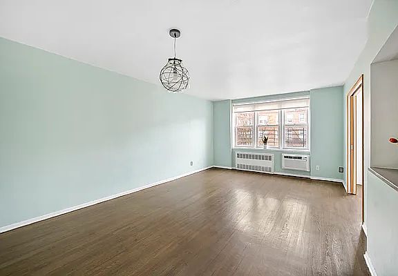 2nd image of 400 E 17th St APT 607