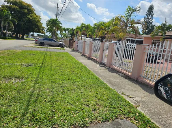 1370 W 76th St, Hialeah, FL 33014