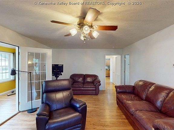 4th image of 181 James Cir