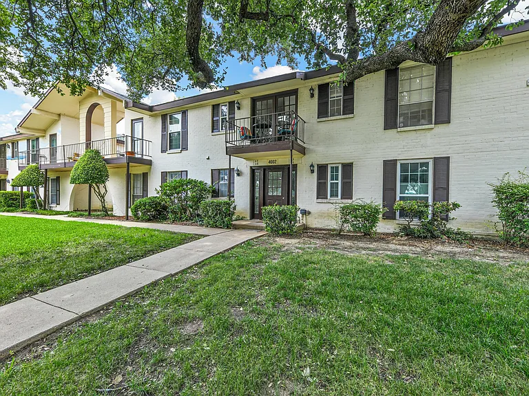 4002 Ridglea Country Club Dr #108 — Photo 36